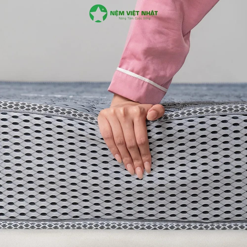 Lưới thoáng khí quanh nệm, không hầm bí
