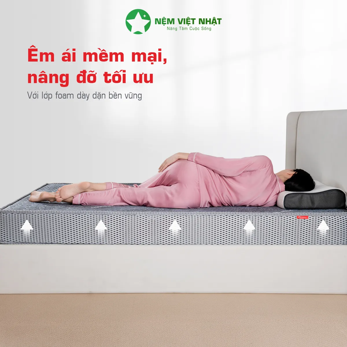 Lõi foam chắc chắn, ôm theo đường cong cơ thể